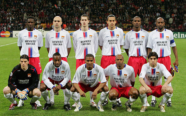 肩部受撞严 肩部受撞严