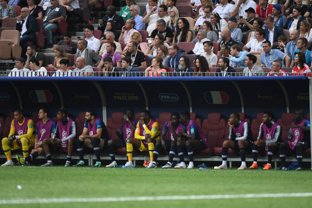 首先归功于 首先归功于